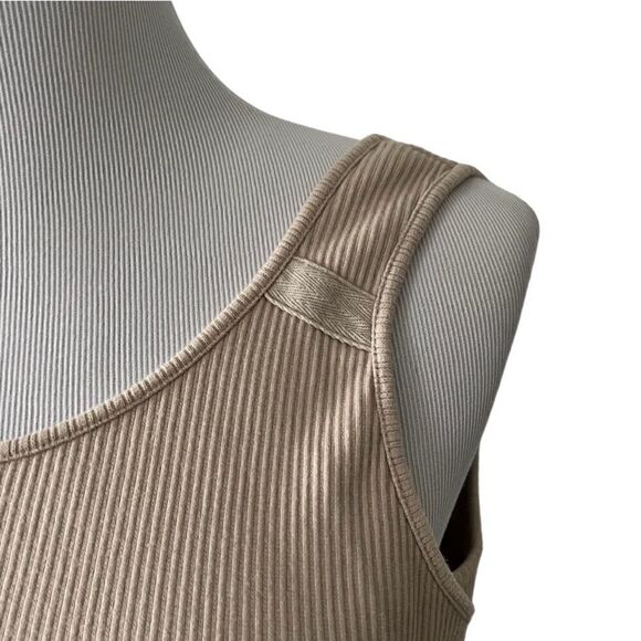 Valerie Stevens Tan Tank Top size M - Picture 5 of 5